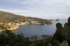Xtrallusion photo library of independent, self-guided walking and sightseeing holidays in Italy. Pictures, images, photos and photographs taken along the way of this 1-day walking itinerary, to give you a visual impression of the day's walk.